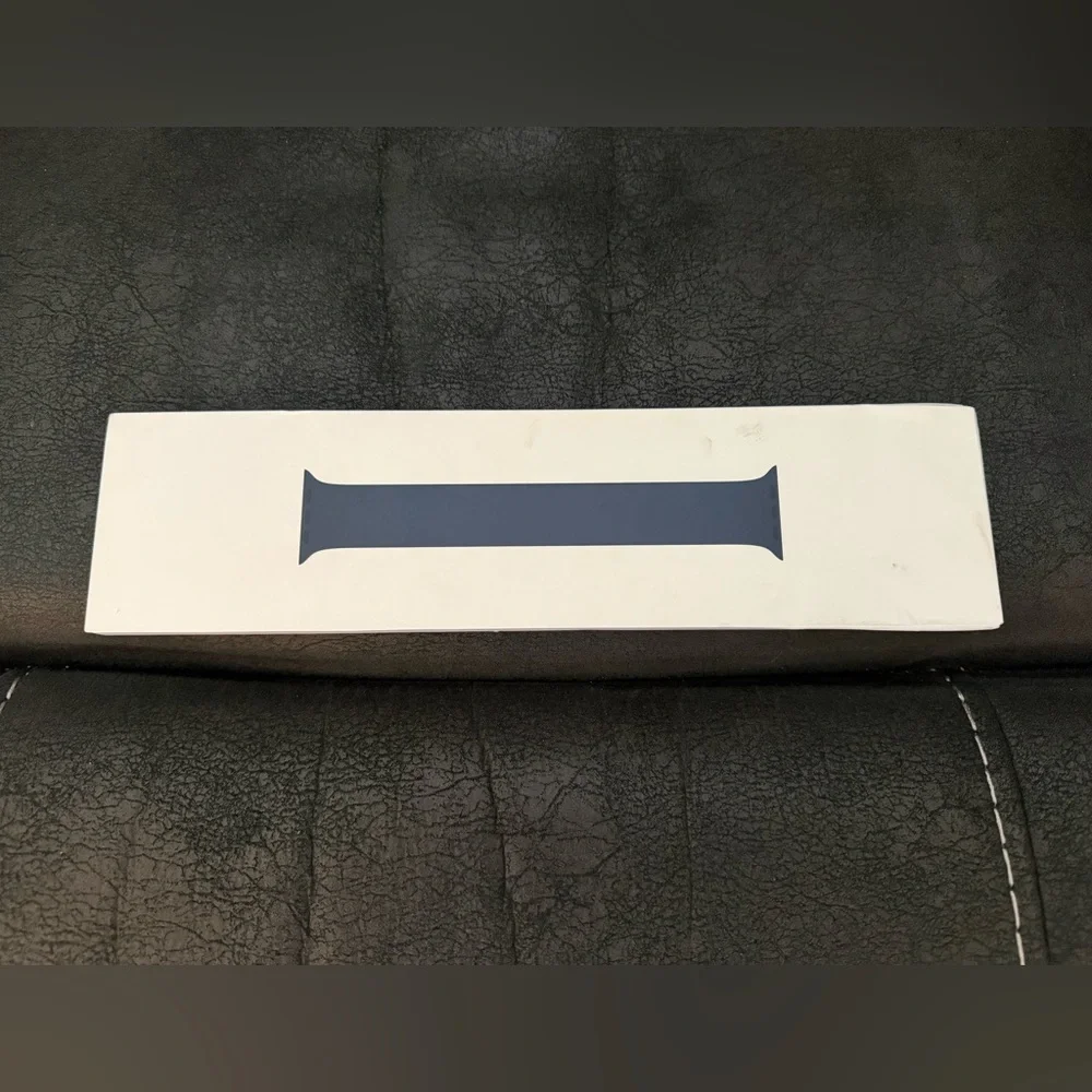 100% Genuine Solo Loop Apple Watch band, size 9, fits 38, 40, 41, 42mm watches